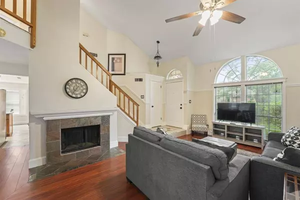 6702 Pecanwood Drive, Arlington, TX 76001