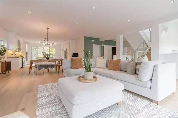 3890 Wilkinson Rd, Saanich, BC V8Z 5A2