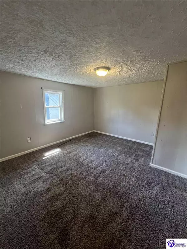 407 W High Street, Hodgenville, KY 42740