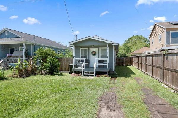 502 Oklahoma AVE, Bacliff, TX 77518