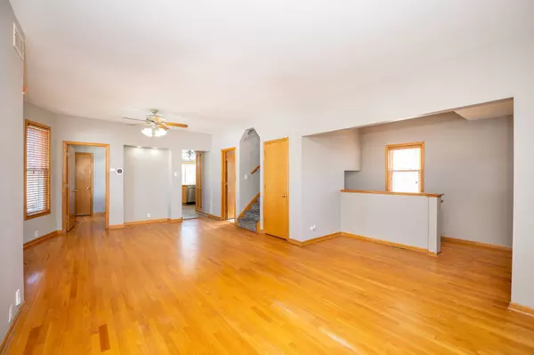 9321 S Utica AVE, Evergreen Park, IL 60805