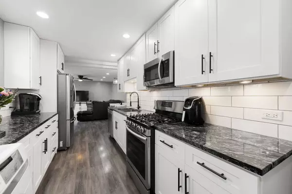 652 N Green Drive, Wheeling, IL 60090