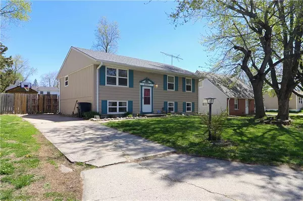 2507 Meadow TRL, St Joseph, MO 64503