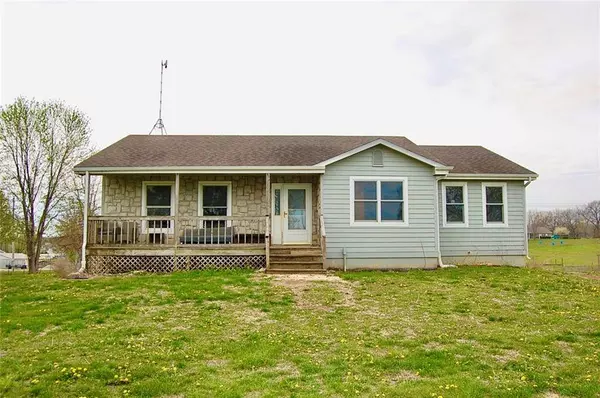 20455 Kissinger RD, Tonganoxie, KS 66086