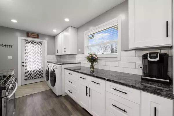 652 N Green Drive, Wheeling, IL 60090