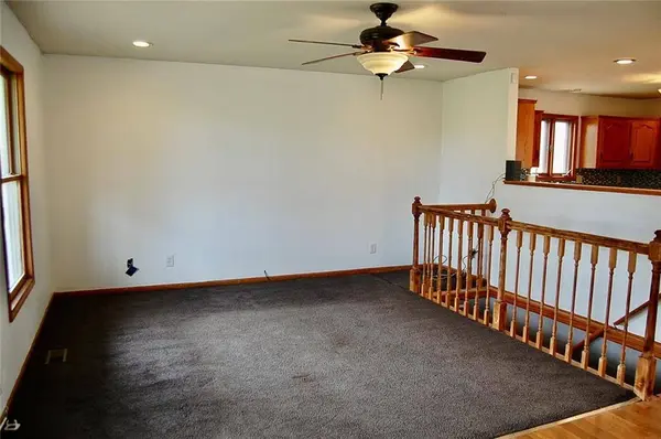 20455 Kissinger RD, Tonganoxie, KS 66086