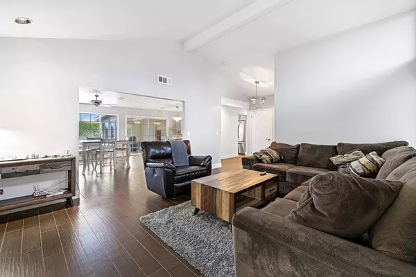 1881 Escalon Avenue, Clovis, CA 93611