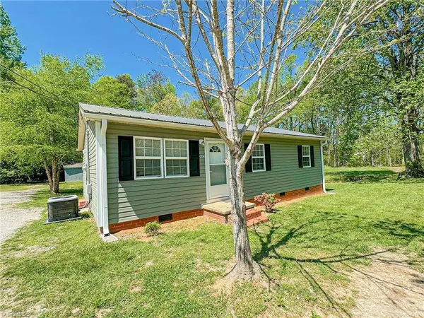 2072 Brooklyn AVE, Ramseur, NC 27316