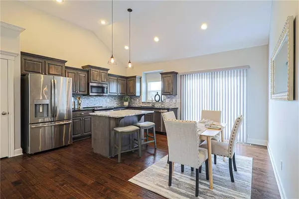 1112 SW 10th TER, Oak Grove, MO 64075