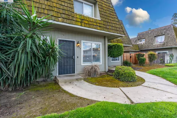 1974 Shadowbrook Dr, Merced, CA 95348