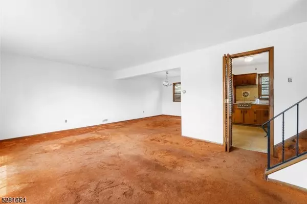 40 Kashey St, Clifton City, NJ 07013