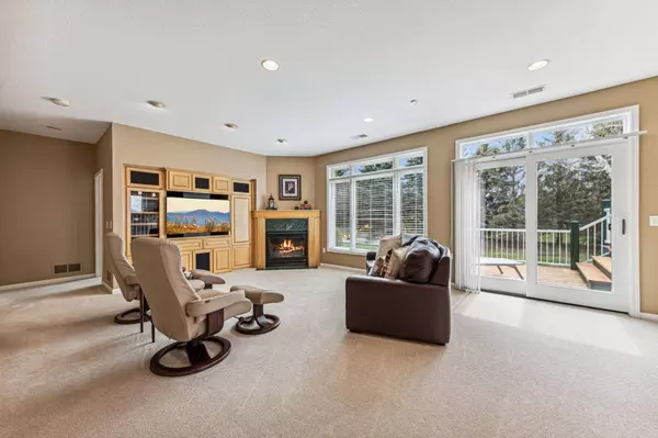 2165 Majestic WAY, Chanhassen, MN 55317