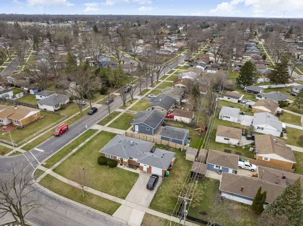 652 N Green Drive, Wheeling, IL 60090