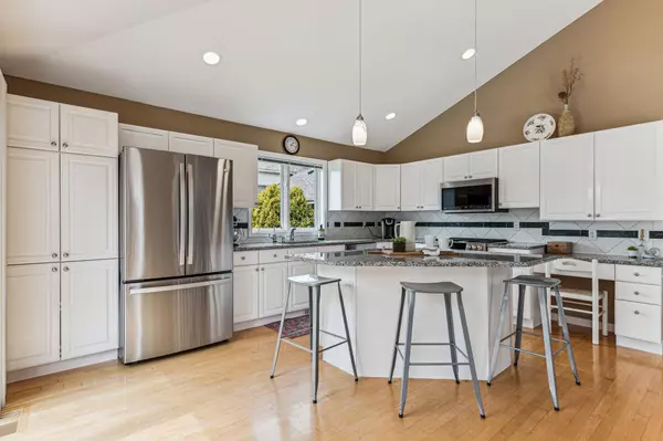 2165 Majestic WAY, Chanhassen, MN 55317