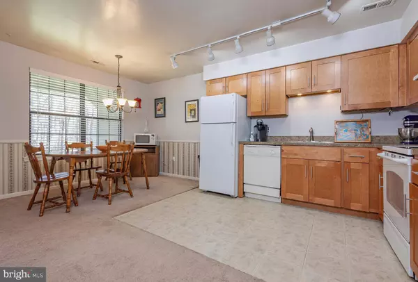 13 BRIDGEWATER DR, Marlton, NJ 08053