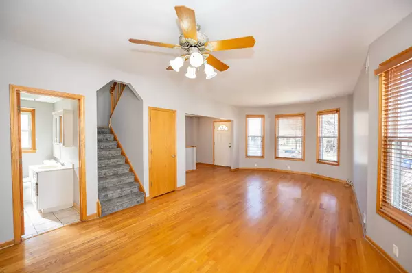 9321 S Utica AVE, Evergreen Park, IL 60805