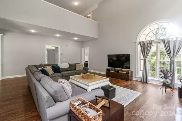 2718 Peverell LN, Charlotte, NC 28270