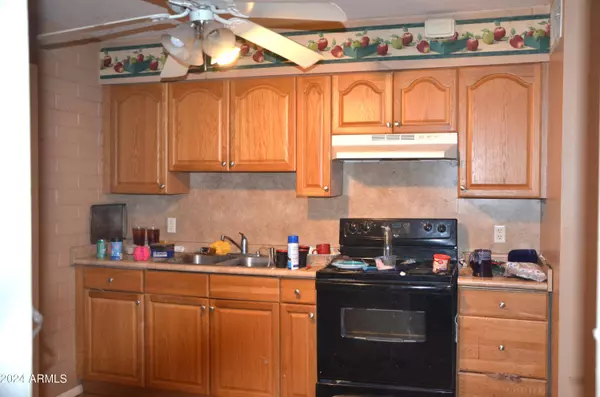 654 W CAROLINE Street, Coolidge, AZ 85128