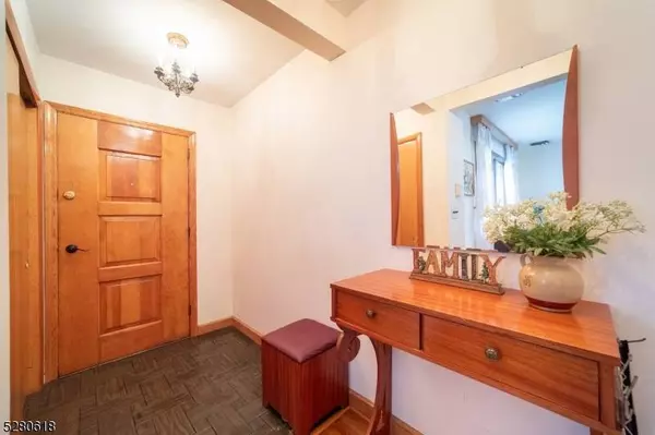 13-10 Alexander Ave, Fair Lawn Boro, NJ 07410