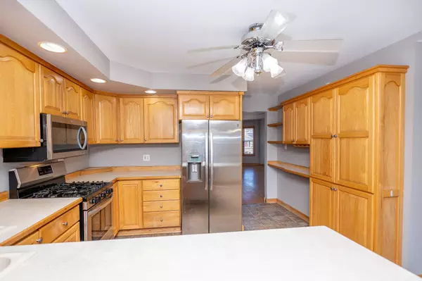 9321 S Utica AVE, Evergreen Park, IL 60805