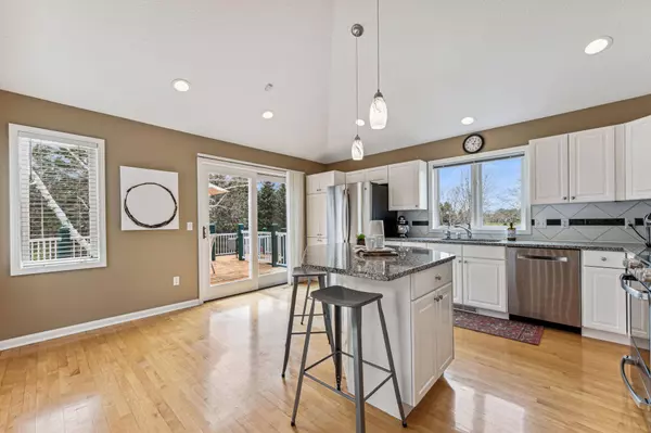 2165 Majestic WAY, Chanhassen, MN 55317