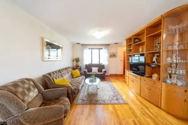 13-10 Alexander Ave, Fair Lawn Boro, NJ 07410