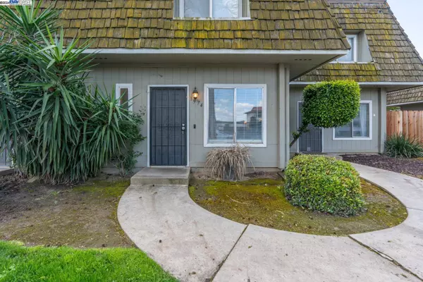 1974 Shadowbrook Dr, Merced, CA 95348