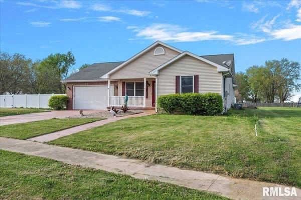 220 HUNTINGTON DR, Auburn, IL 62615