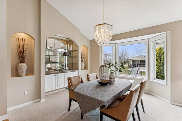 2165 Majestic WAY, Chanhassen, MN 55317