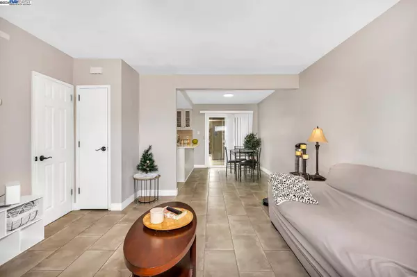 1974 Shadowbrook Dr, Merced, CA 95348