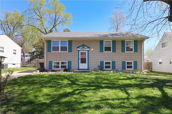 2507 Meadow TRL, St Joseph, MO 64503
