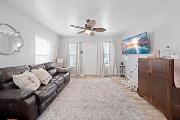 502 Oklahoma AVE, Bacliff, TX 77518