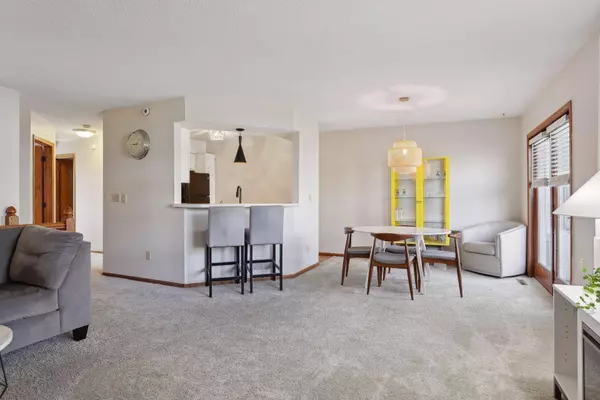 937 17th AVE N, South Saint Paul, MN 55075