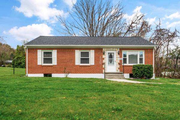 9932 Roanoke RD, Elliston, VA 24087