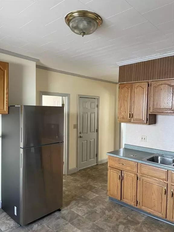 153 Cross St, Lowell, MA 01854