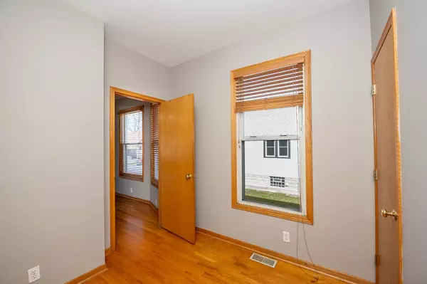 9321 S Utica AVE, Evergreen Park, IL 60805