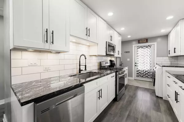 652 N Green Drive, Wheeling, IL 60090