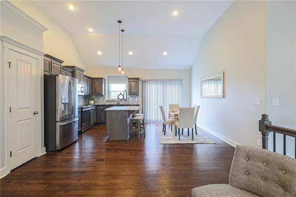 1112 SW 10th TER, Oak Grove, MO 64075