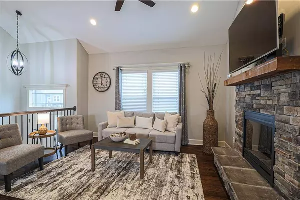 1112 SW 10th TER, Oak Grove, MO 64075