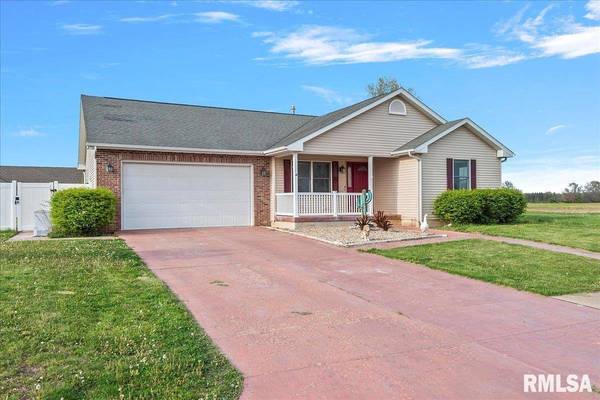 220 HUNTINGTON DR, Auburn, IL 62615