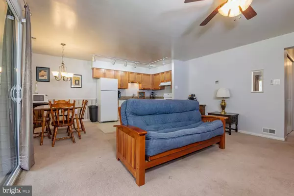 13 BRIDGEWATER DR, Marlton, NJ 08053