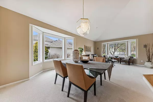 2165 Majestic WAY, Chanhassen, MN 55317