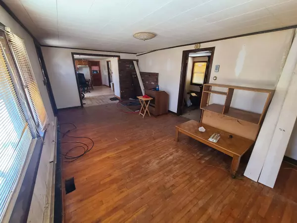 8 Smith ST, West Paris, ME 04289