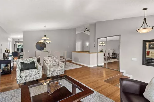 184 Scenic Ridge CRES NW, Calgary, AB T3L 1V7