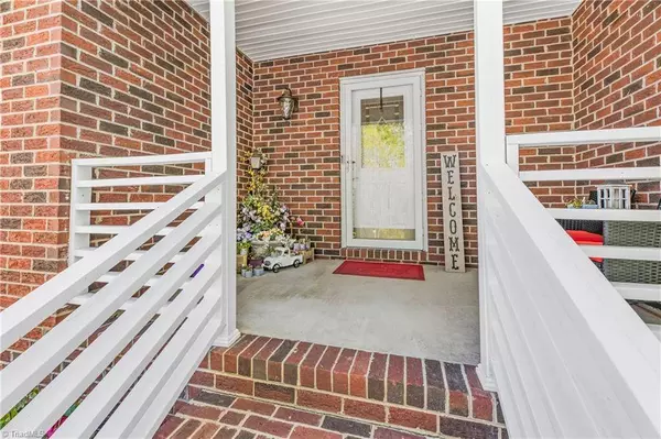 2108 Lancey DR, Thomasville, NC 27360