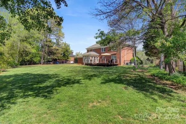 415 44th Ave DR NW, Hickory, NC 28601