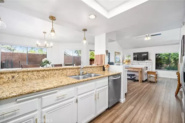 2572 Elden AVE #U, Costa Mesa, CA 92627