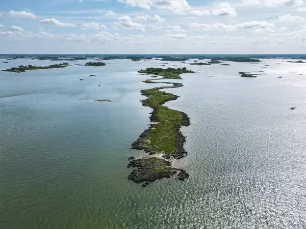 ISLAND, Yankeetown, FL 34498