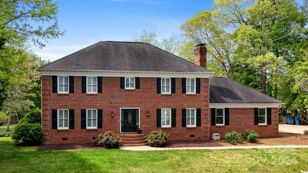 415 44th Ave DR NW, Hickory, NC 28601