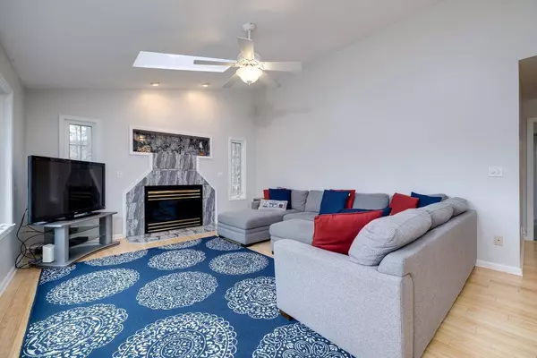 2253 MOUNTAIN DR, Mcgaheysville, VA 22840